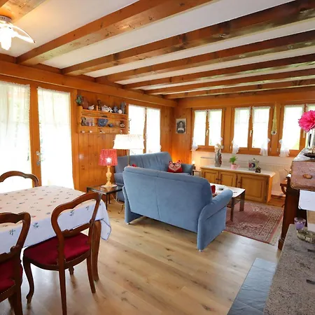 Dahlia Apartment *